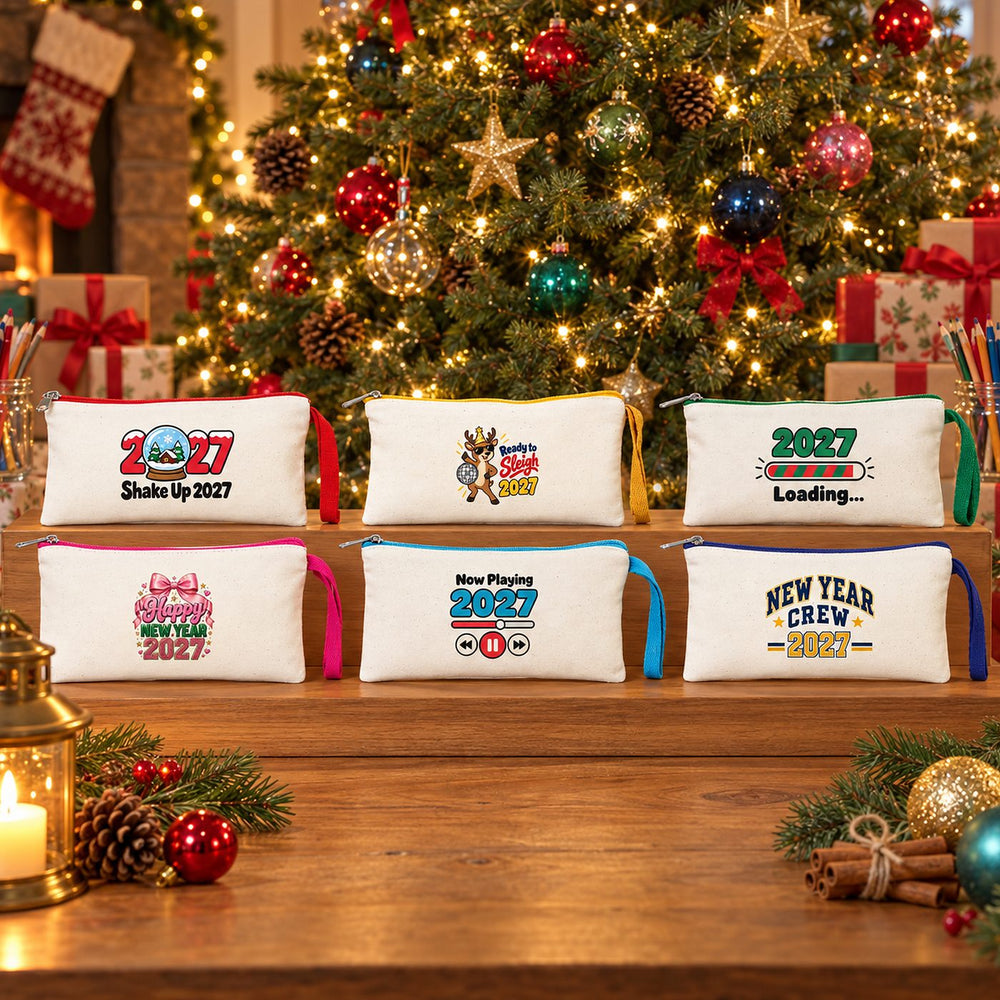 Kerst etui – 9 ontwerpen voor Kerst & Nieuwjaar 2027, stoffen pennenetui met gekleurde rits 21 × 10 cm, 6 kleuren – katoen - Pamusan.nl